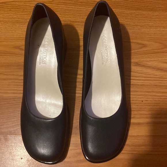 Chadwicks Shoes - Chadwick’s Wide Heel Navy Loafers size 8 M (CC)